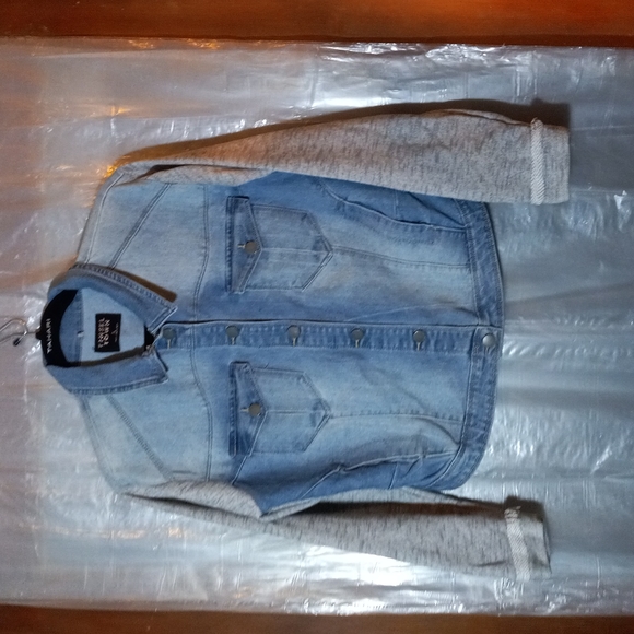 Tinseltown Jackets & Coats Tinsel Town Long Sleeve Denim Jacket